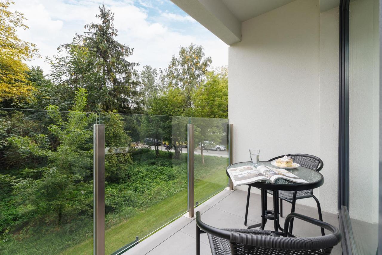 W Parku Lotnikow Apartments Tauron Arena By Noclegi Renters Cracovia Esterno foto